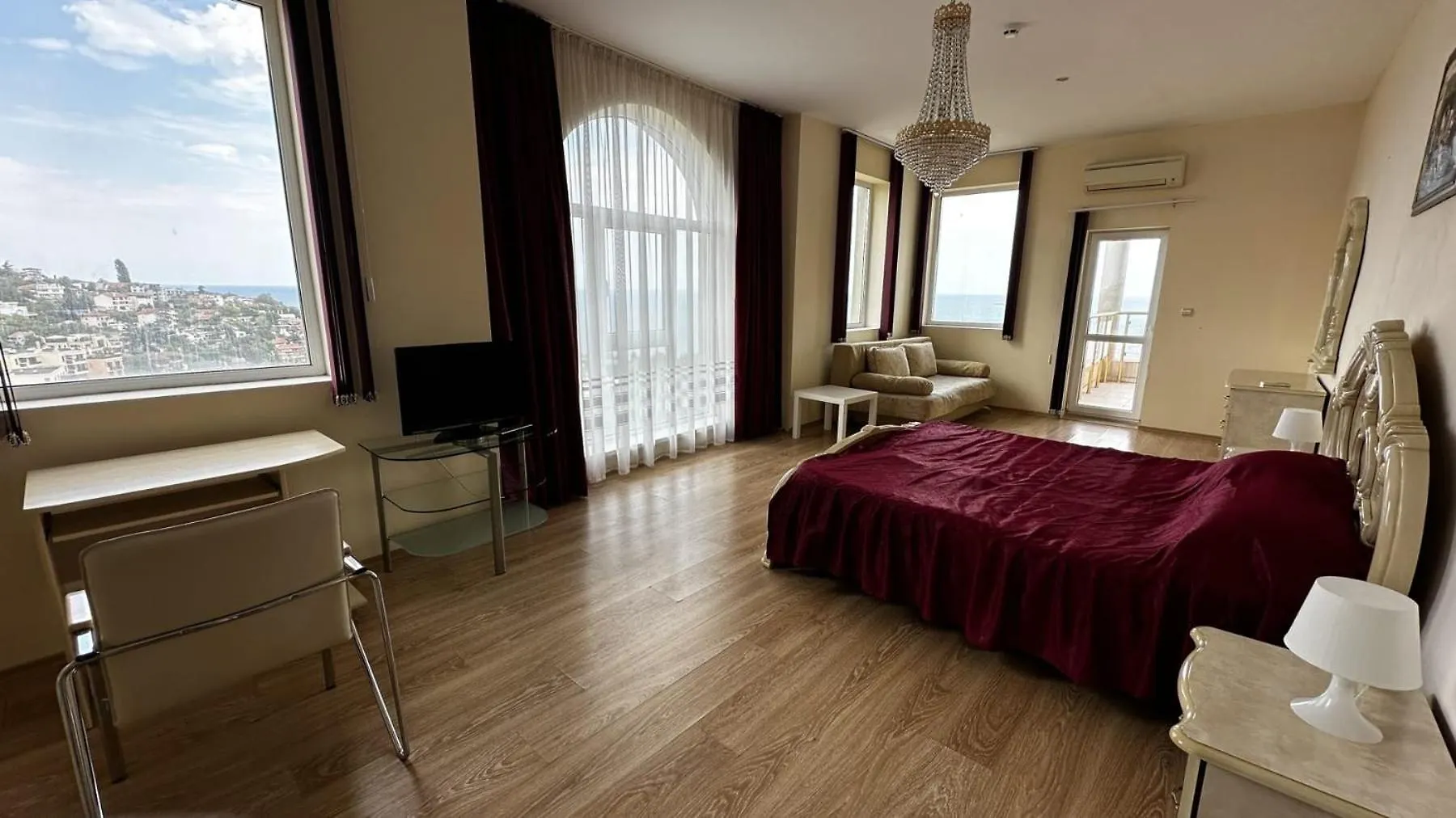 Quartz Hotels Varna Briz 3*,